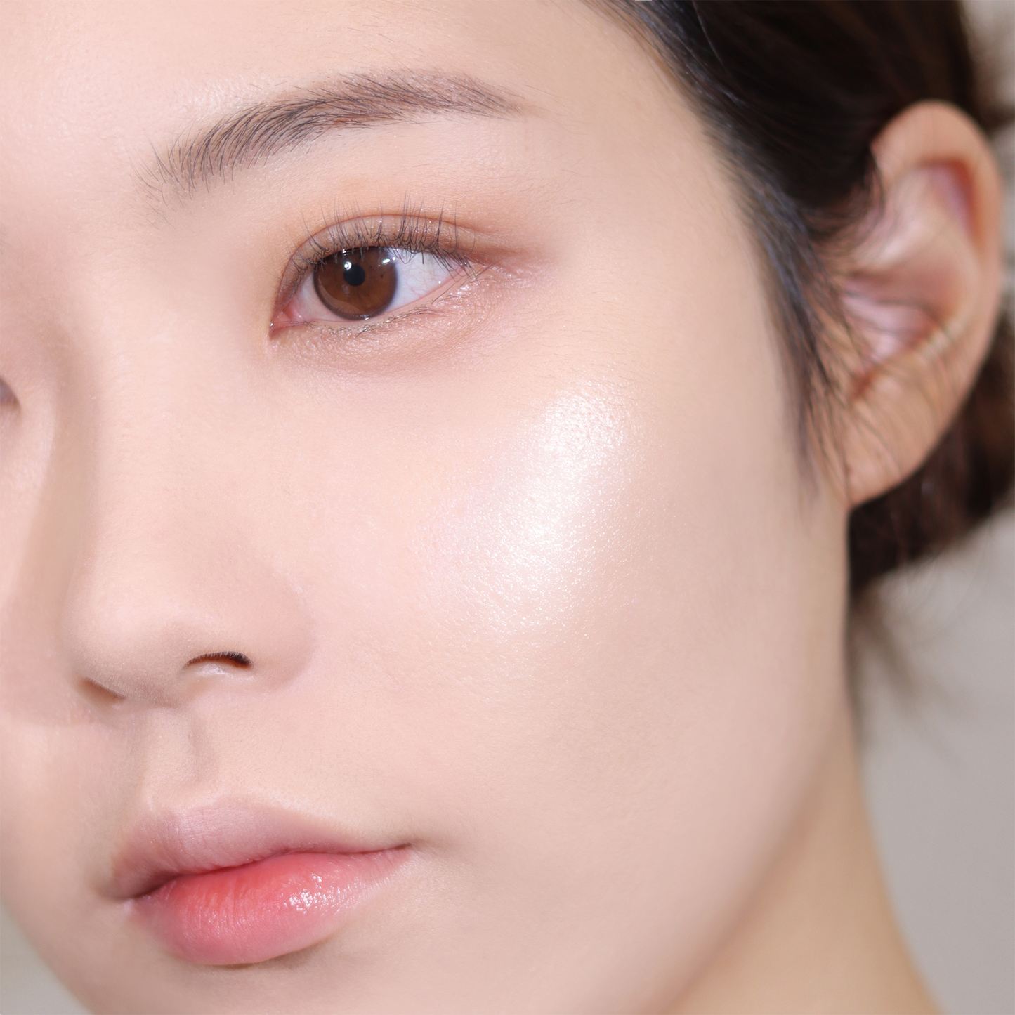Espoir Tone Pairing Highlighter #1 Seashell 9.6g - Iluminador Dual Tone con Acabados Glow Natural y Champagne para Pómulos, Nariz y Arco Cupido Esculpidos